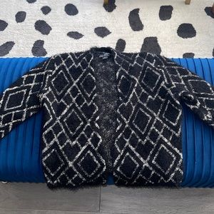 Super cute shag cardigan, with diagonal design. Fits well through the shoulders.